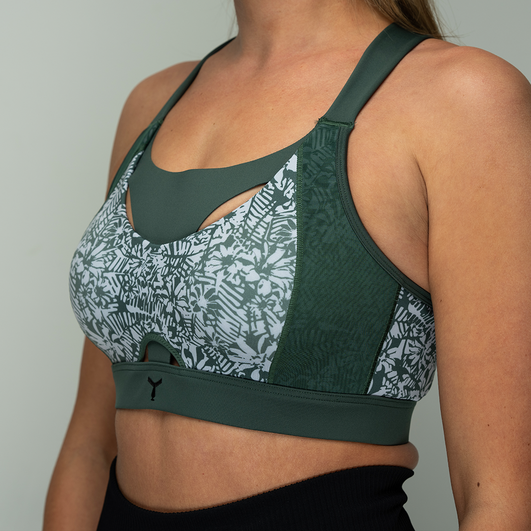 Close-up of the Tigers Eye Jungle sports bra on a model, showcasing the breathable mesh panel on the side and seamless coverage from the moulded cup for comfort and support during high-impact activities.